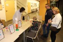 Chemiłajki na Wydziale Chemii – nauka w świątecznej odsłonie