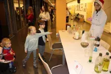 Chemiłajki na Wydziale Chemii – nauka w świątecznej odsłonie