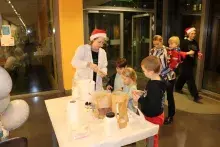 Chemiłajki na Wydziale Chemii – nauka w świątecznej odsłonie