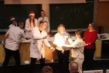 Chemiłajki na Wydziale Chemii – nauka w świątecznej odsłonie