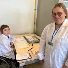 Spotkanie "Z Sherlockiem Holmes'em w laboratoriach UG". Wykład oraz warsztaty dla ucznów liceum, przygotowane przez prof. Agnieszkę Chylewską i prof. Aleksandrę Dąbrowską
