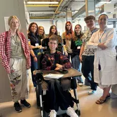 Spotkanie "Z Sherlockiem Holmes'em w laboratoriach UG". Wykład oraz warsztaty dla ucznów liceum, przygotowane przez prof. Agnieszkę Chylewską i prof. Aleksandrę Dąbrowską