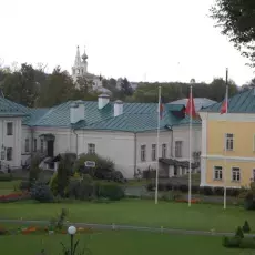 Widok centrum konferencyjnego (główny budynek i domki), hotel 4* 