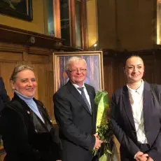 Ola i Aga z prof. M. Woźniakiem (GUMed) podczas gali wręczenia Nagrody Naukowej Miasta Gdańska 2018